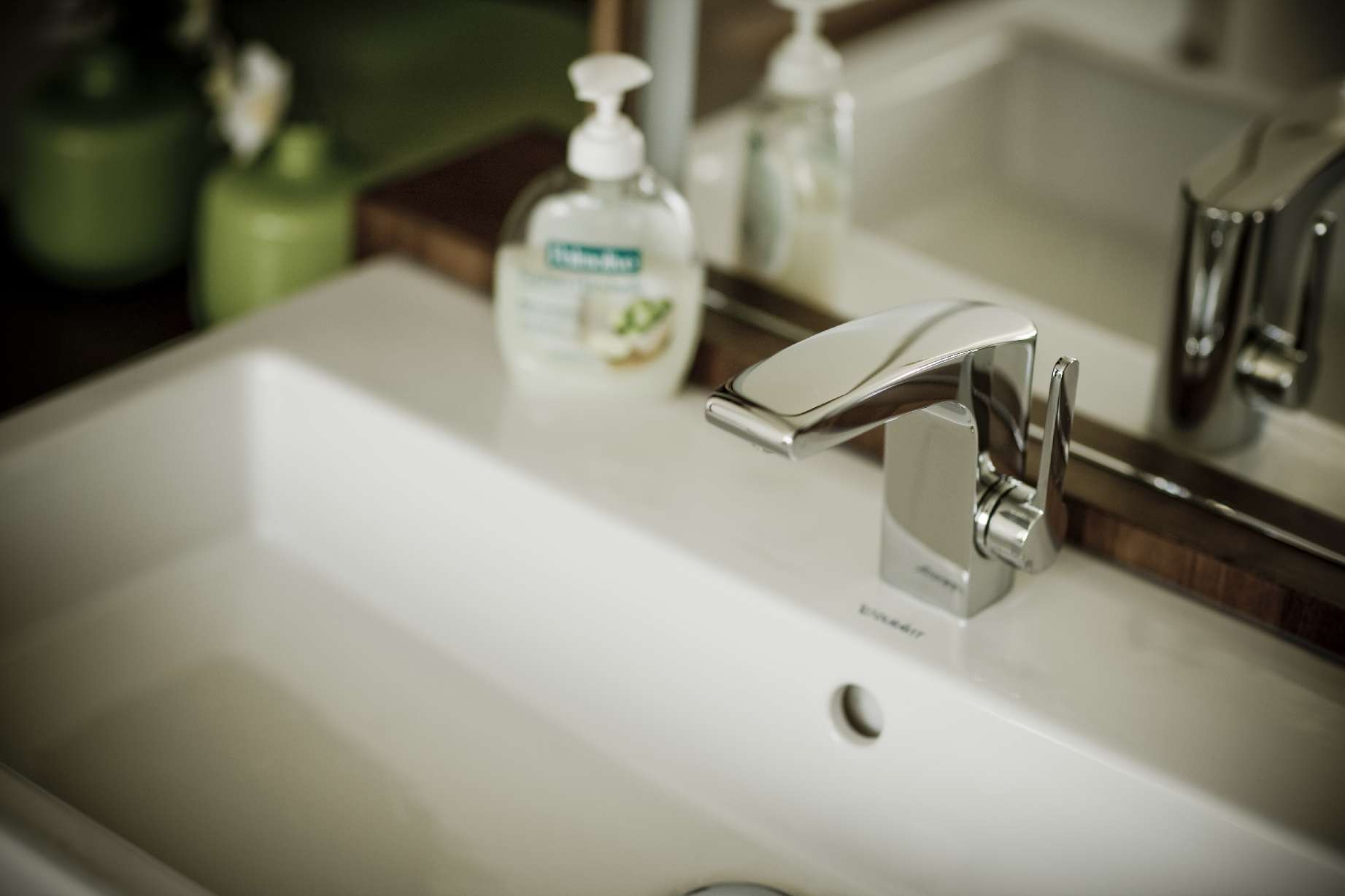 Badezimmer Waschtisch mit Wasserhahn